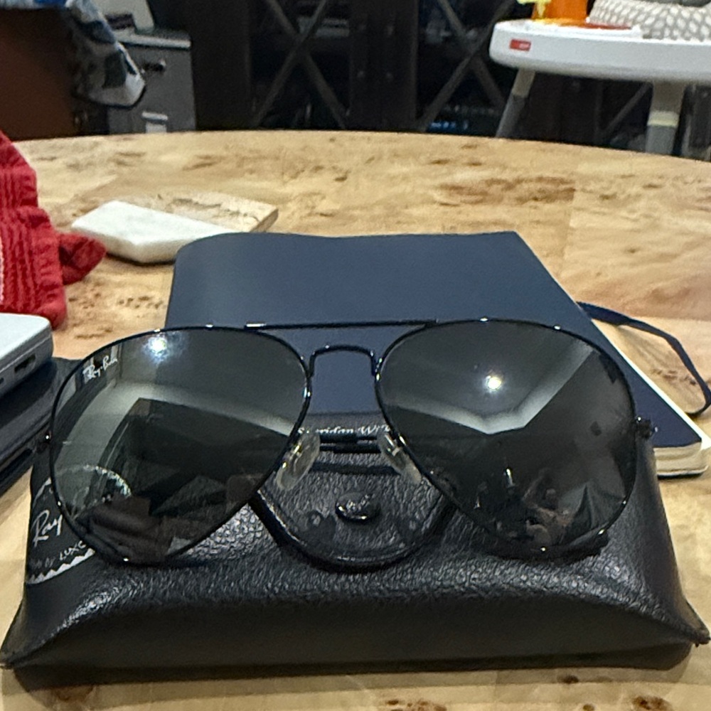 Ray-Ban Black Aviator Sunglasses with Case